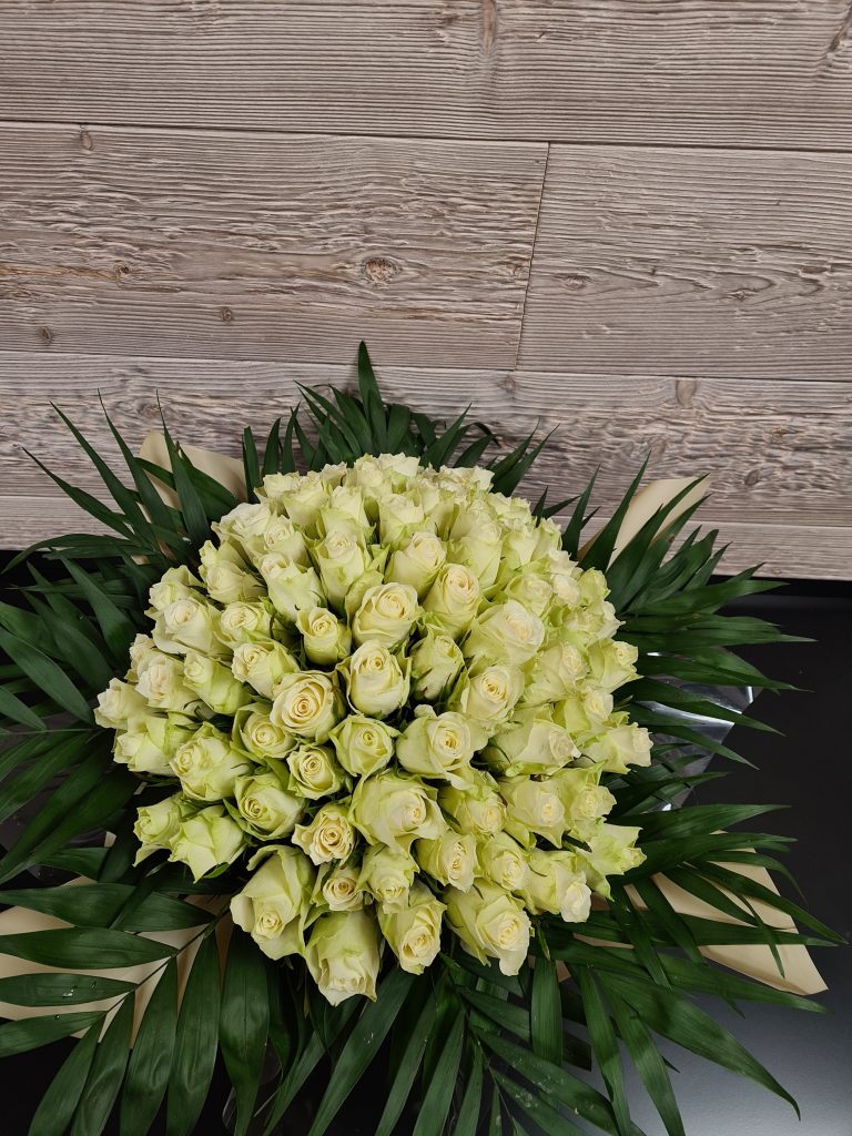 Bouquet Oksana : cent roses blanches