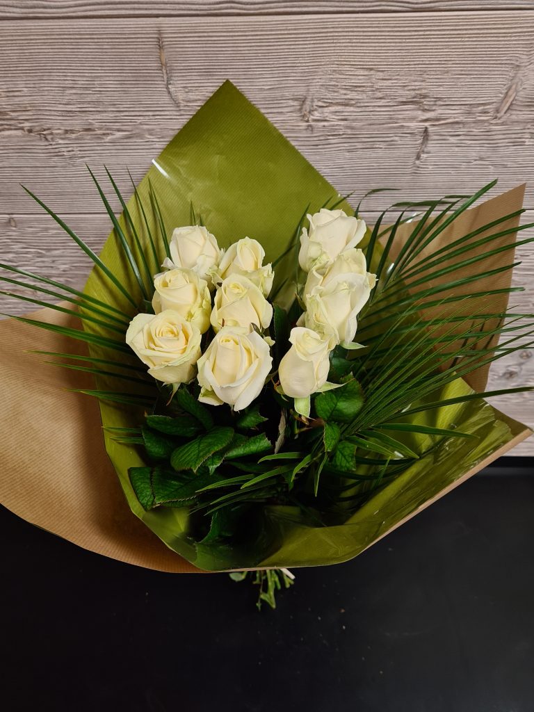 10 grandes roses blanches