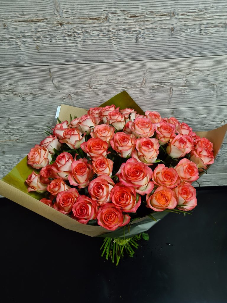 50 grandes roses roses
