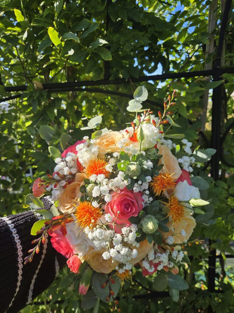 Bouquet de mariée aux tons corail
