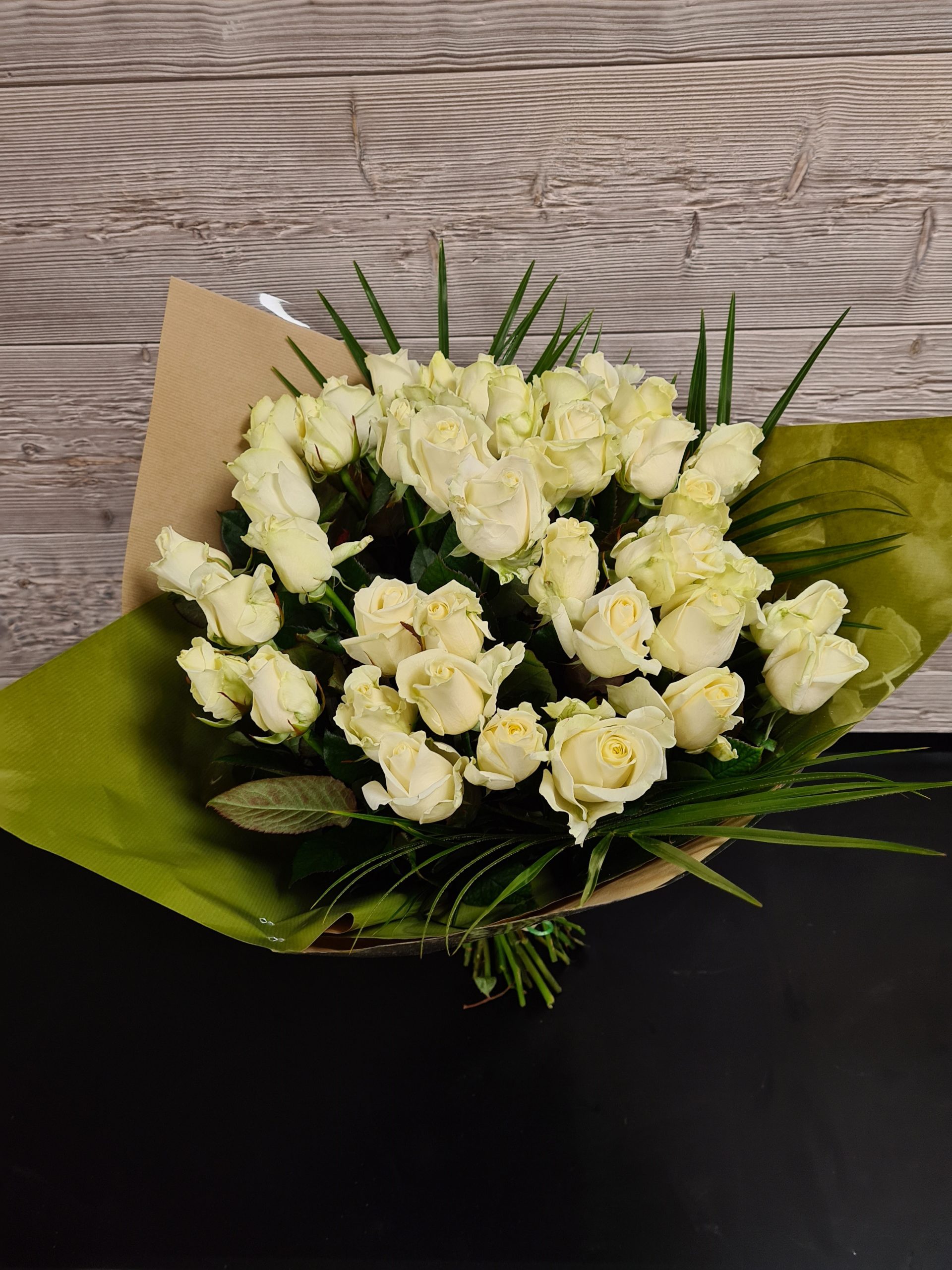 40 grandes roses blanches – Achetez vos fleurs