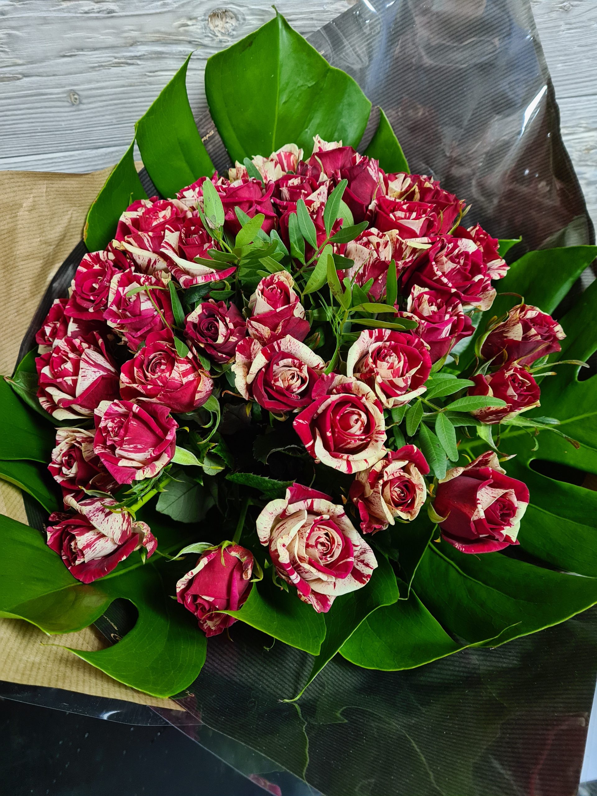 40 roses harlequin – Achetez vos fleurs